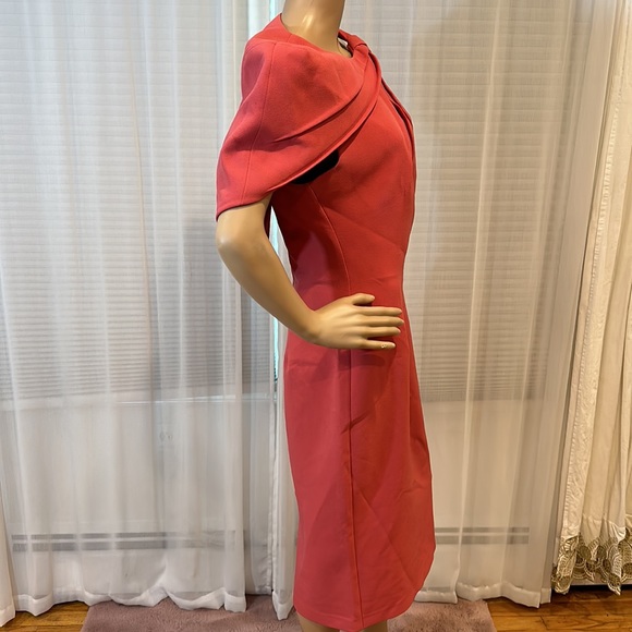 Safiyaa Carpianne Cape Dress - Picture 13 of 15